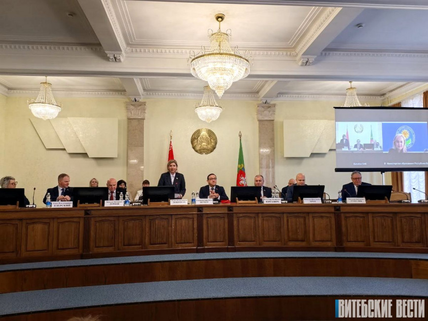 Заседание коллегии главного управления идеологической работы и по
делам молодежи облисполкома проходит в Витебске
