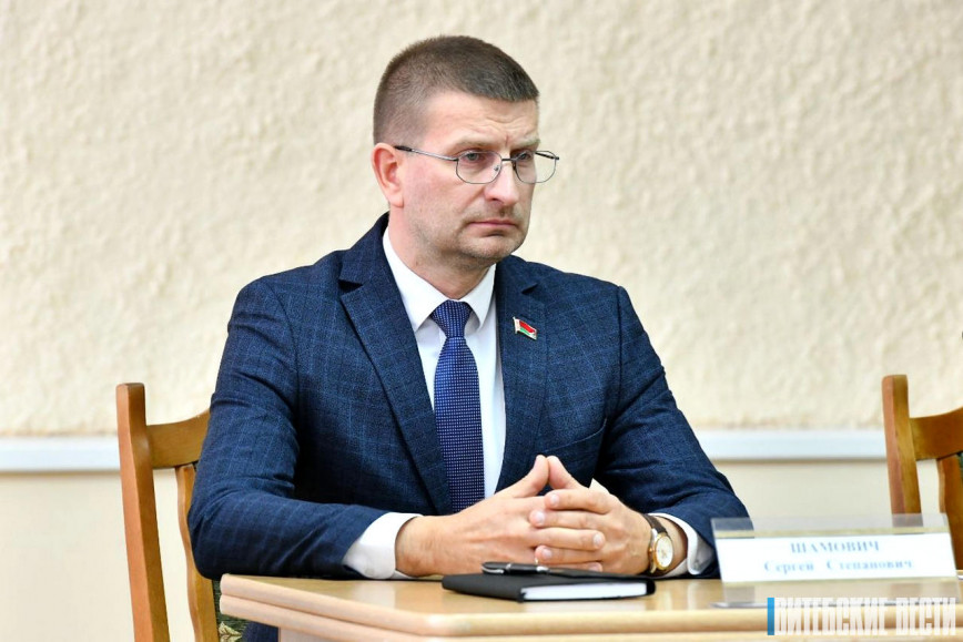 
На внеочередной сессии Ушачского районного Совета депутатов на должность председателя Ушачского районного исполнительного комитета утверждён Сергей Степанович Шамович
