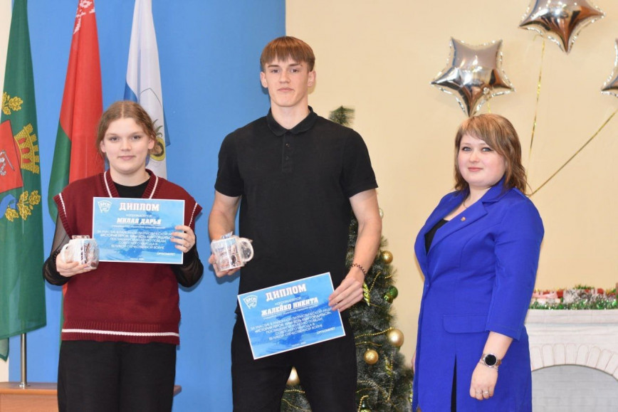 Торжественное вручение членских билетов БРСМ