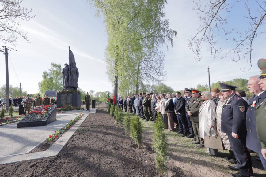 Открытие памятника в д.Паулье