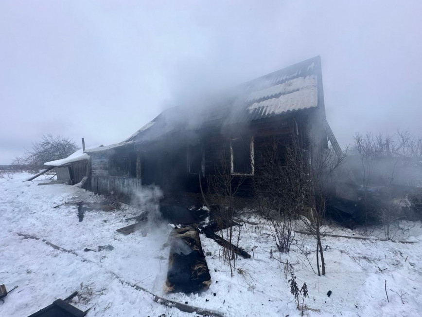 12 января на линию 101 поступило сообщение о пожаре дома в деревне Строкты
