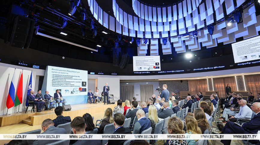 Стаўка на рэгіёны. У Віцебску ўпершыню праходзіць форум "Штучны інтэлект для бізнесу"